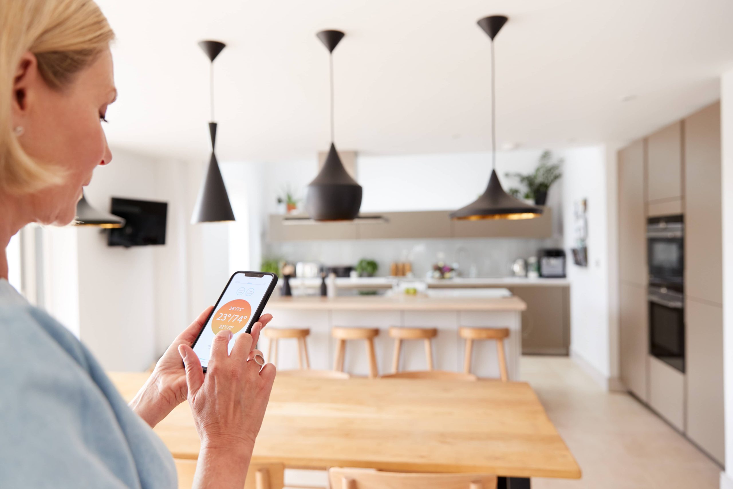 Using Smart Bulbs to Create Mood Lighting